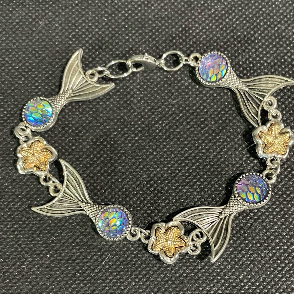 Super cute mermaid bracelet
